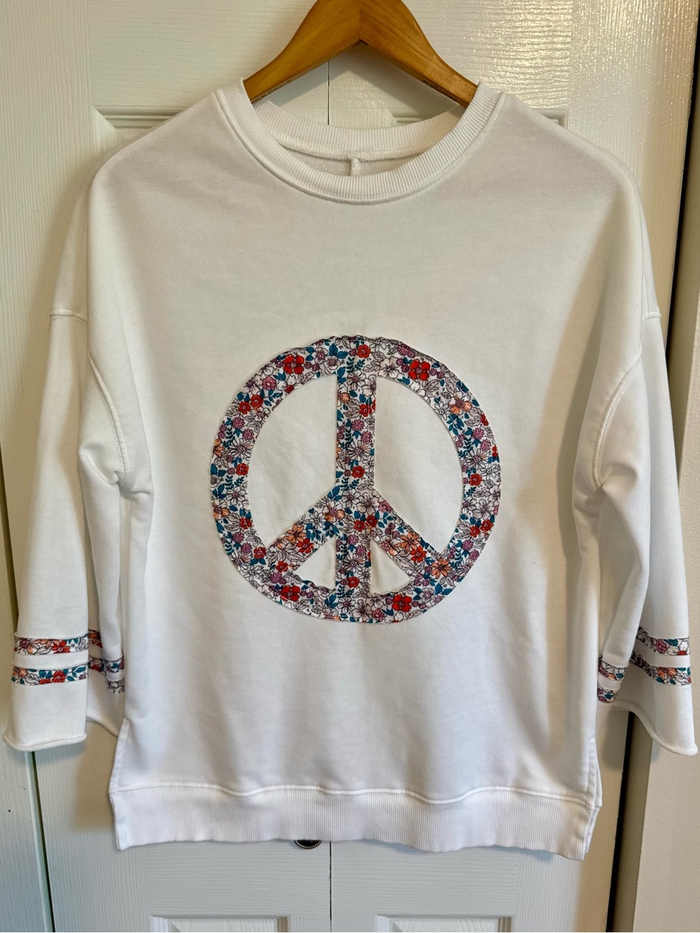 Oversized Floral Appliquéd Peace Symbol Sweatshirt Size S - Picture 3 of 9